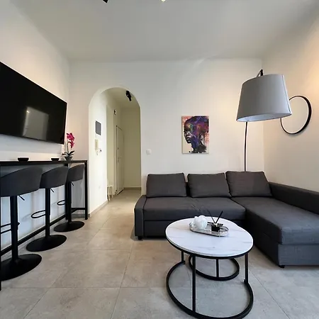 Homevision - Minimal, Quiet And Central Apartment *